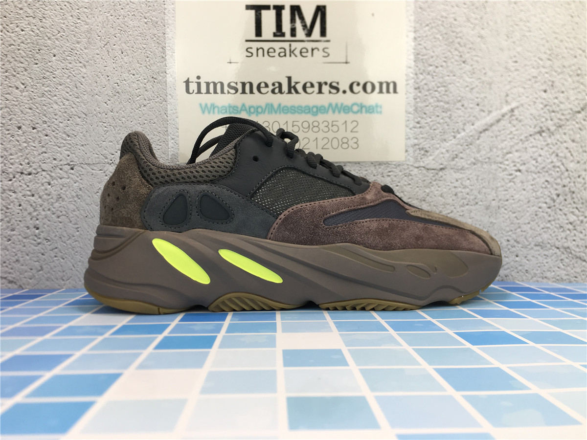 Yeezy Boost 700 Mauve EE9614